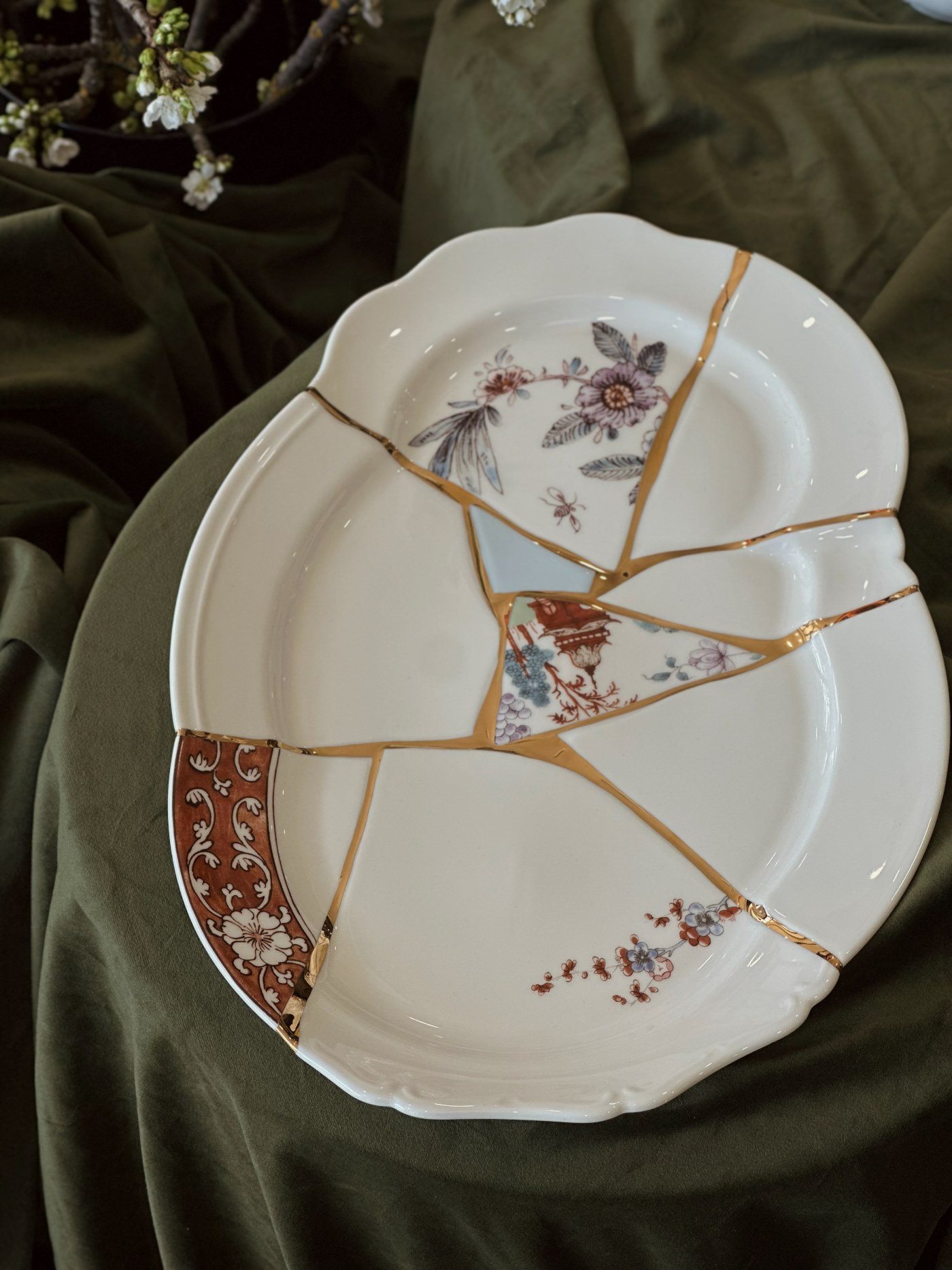 Блюдо SELETTI Kintsugi Tray, фарфор, золото 24 карата